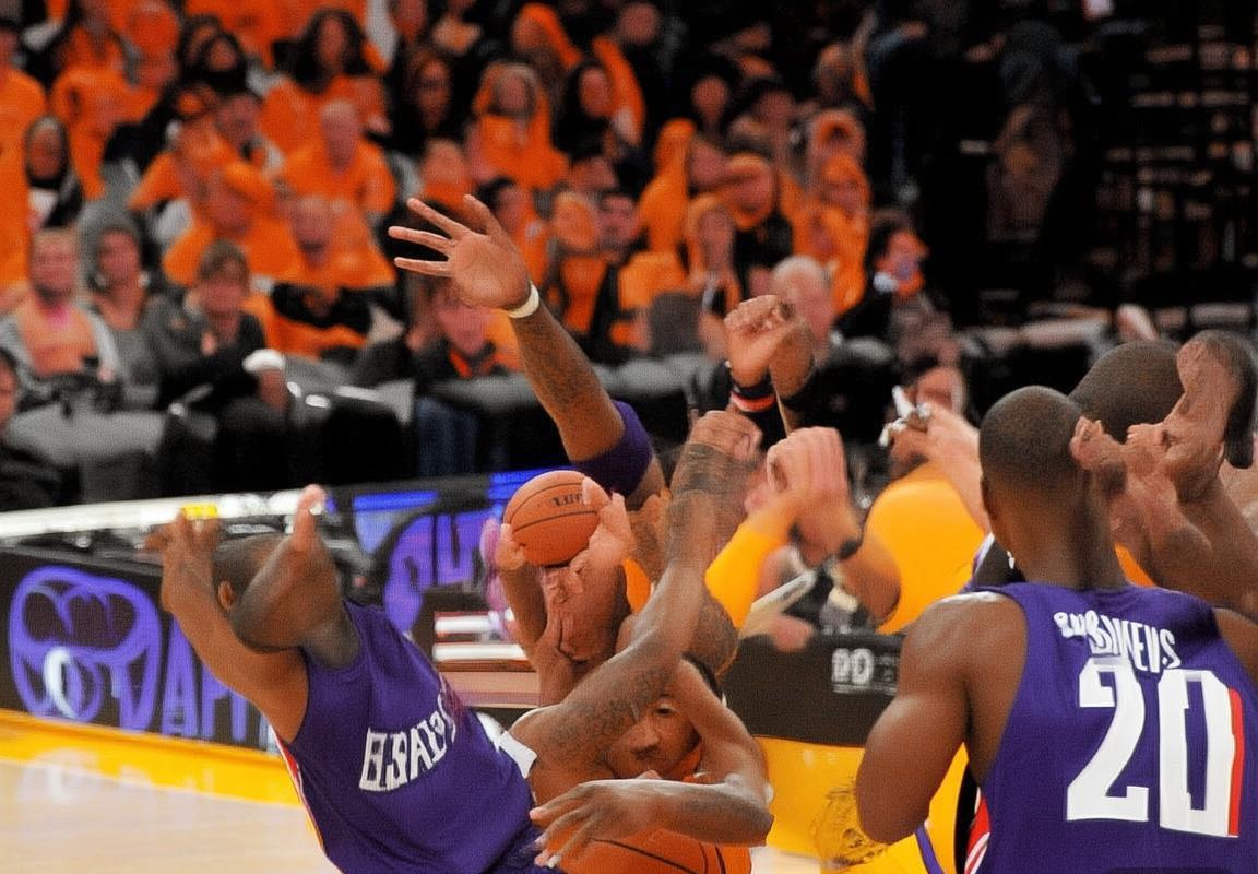 2011年NBA季后赛：湖人与黄蜂巅峰对决精彩回顾(图3)